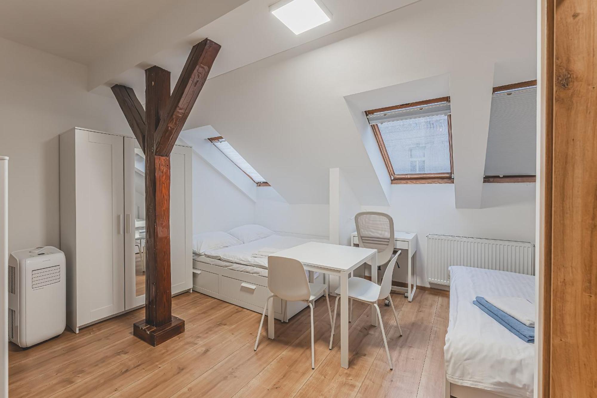 Flat Near Castle Stylish & Prime Location 3
