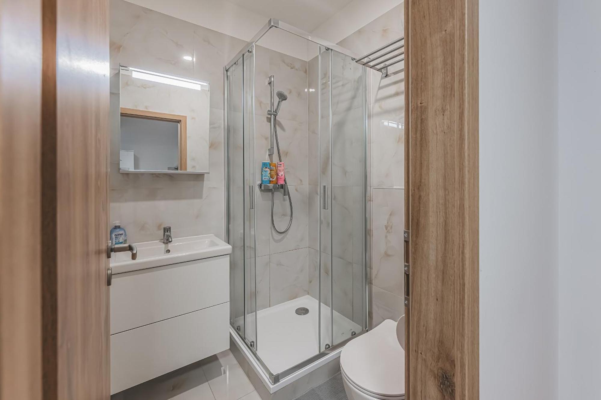 Flat Near Castle Stylish & Prime Location 3