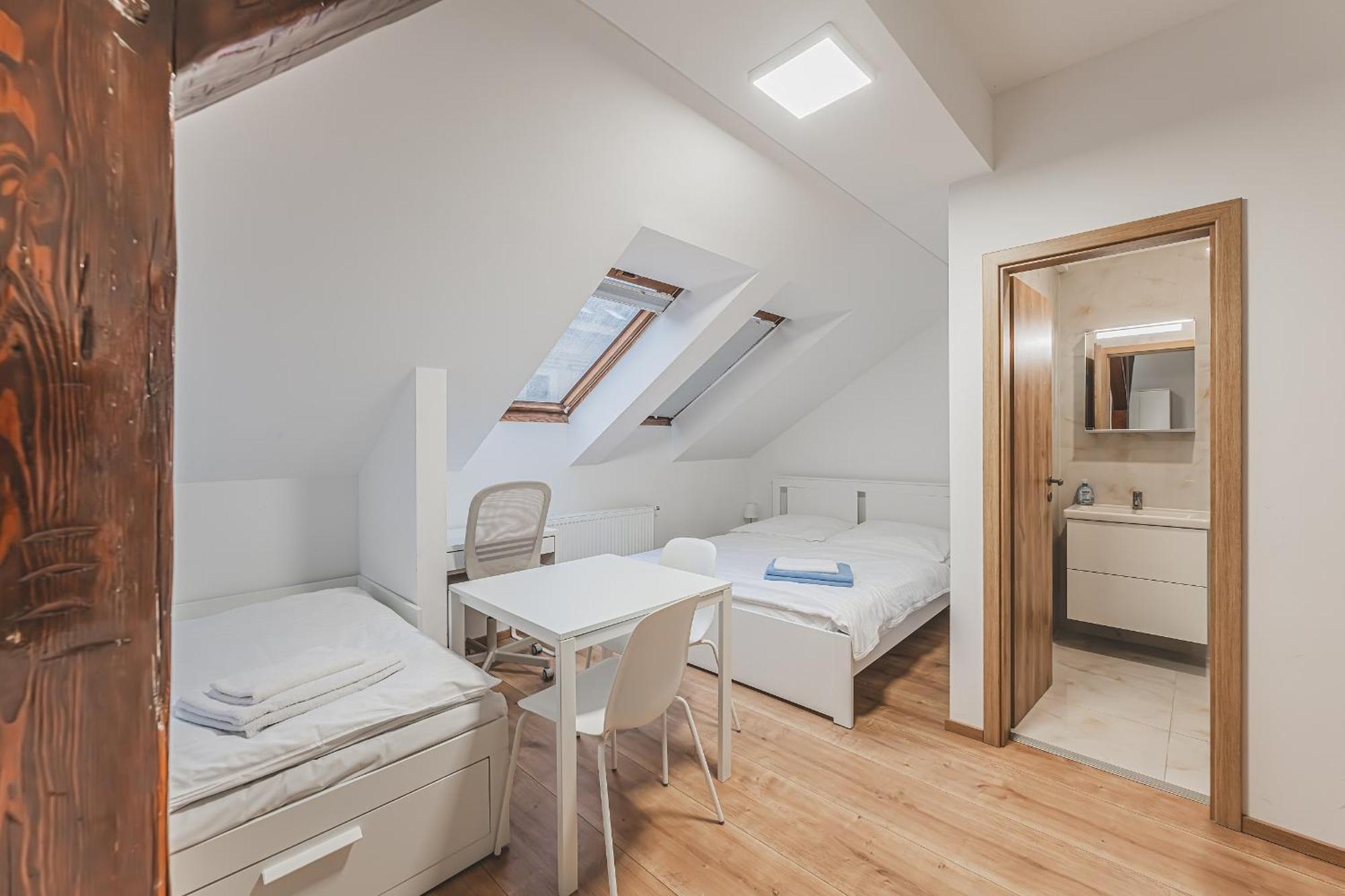 Flat Near Castle Stylish & Prime Location 3 *